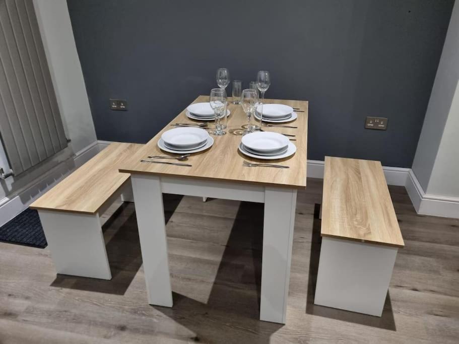 Beautiful 4 Bed Immaculate Condition Refurbished Property Romford Exterior photo